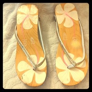 Women's shoes ,apparel and accessories